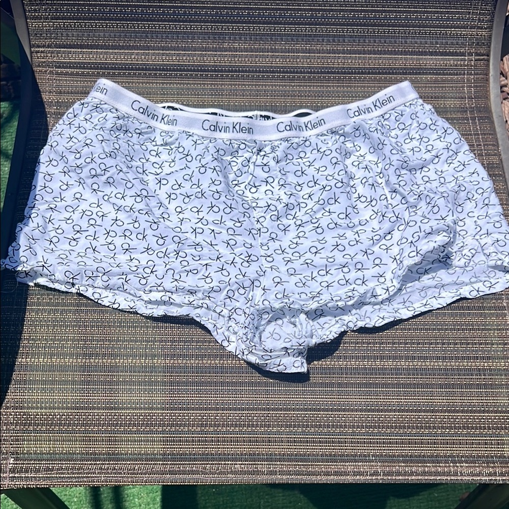 Calvin Klein White Athletic Shorts with Stretchy Fabric